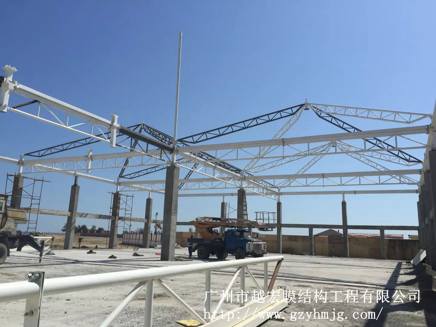 膜結(jié)構(gòu)廠家設(shè)計雨棚施工圖時要注意哪幾點